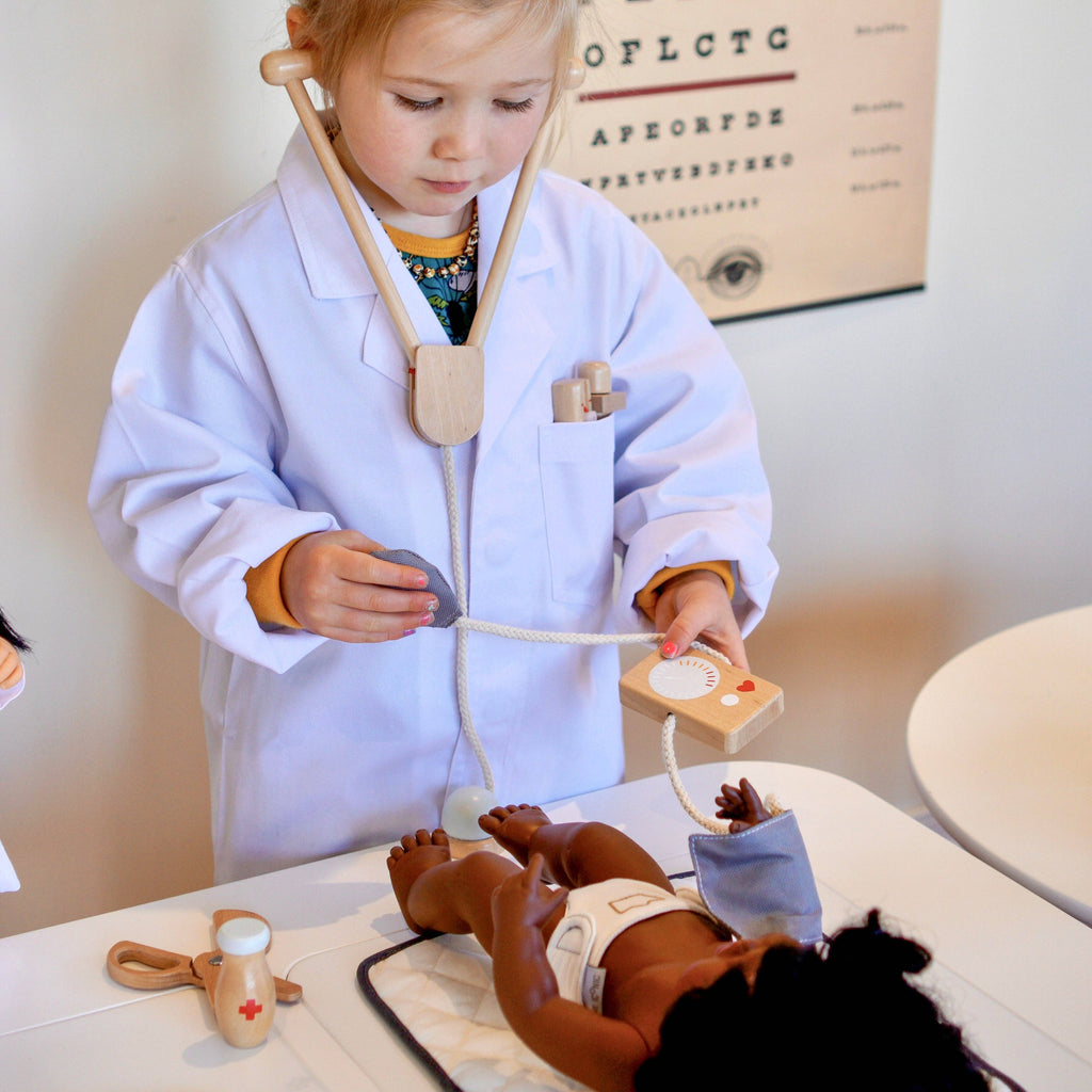 Make Me Iconic Wooden Pretend Play Doctors Kit - blood pressure example