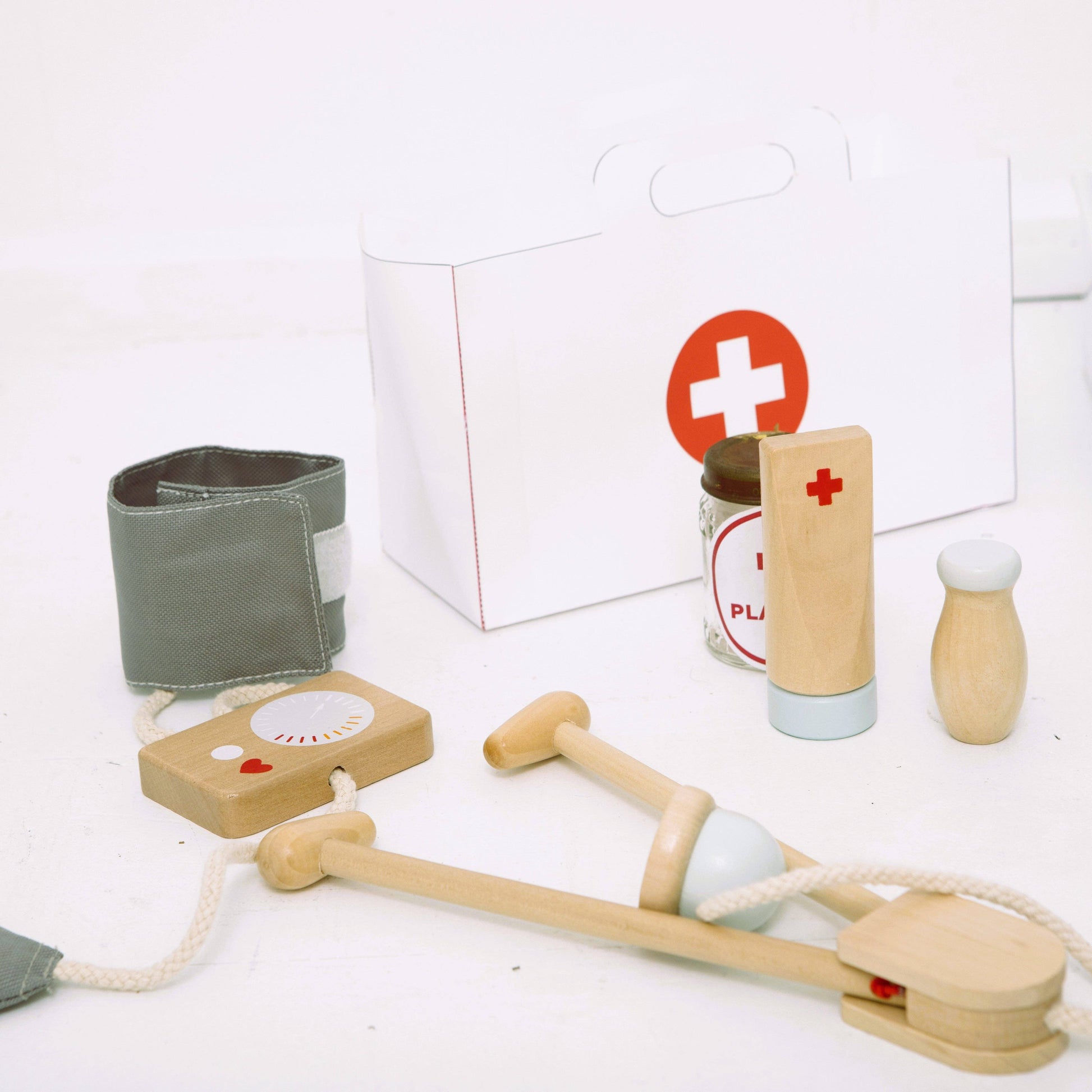 Make Me Iconic Wooden Pretend Play Doctors Kit - kit view