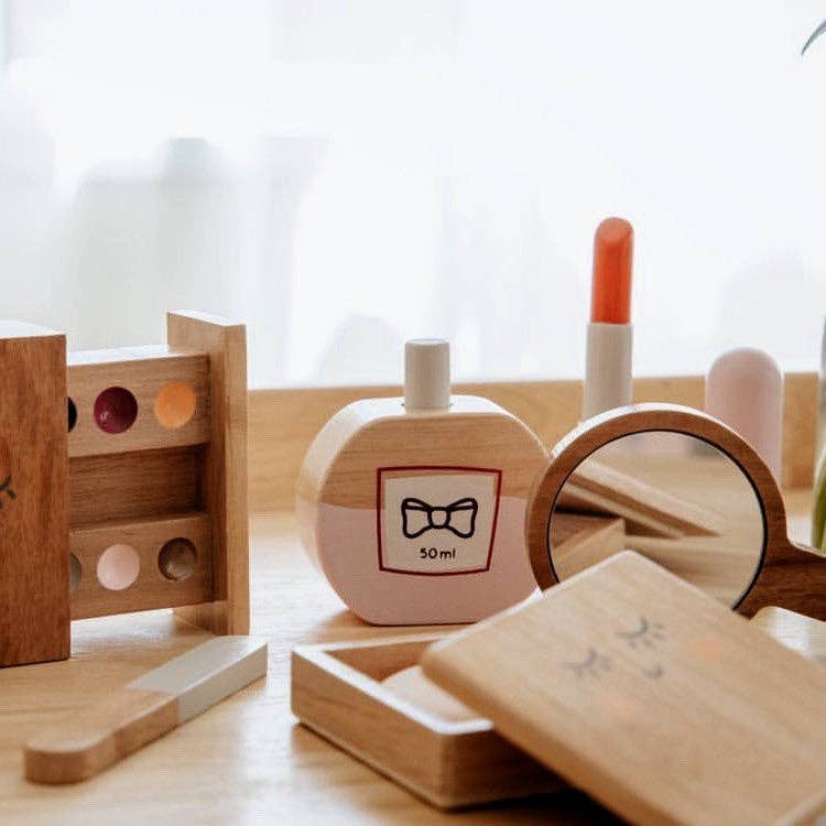 Make Me Iconic Pretend Play Wooden Beauty Kit close up perfume