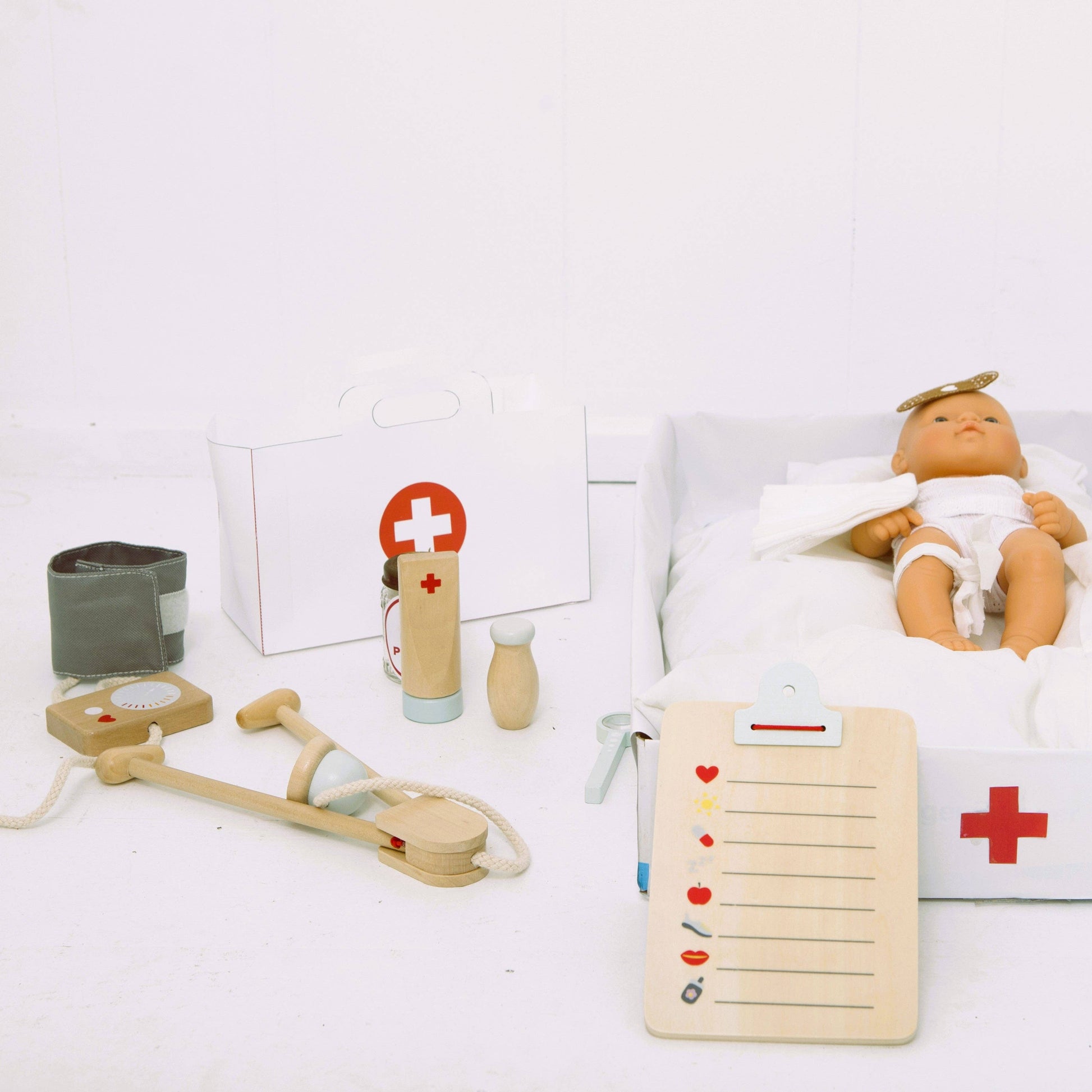Make Me Iconic Wooden Pretend Play Doctors Kit - clipboard